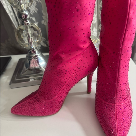 Boots - Picture 3 of 10